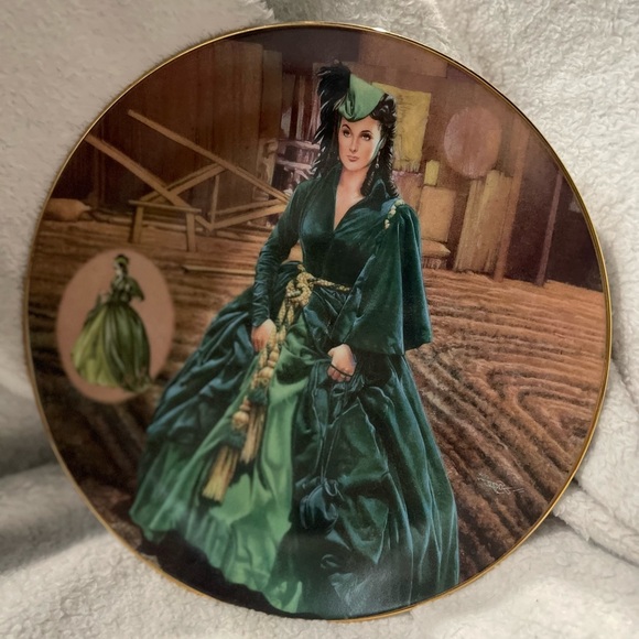 The Bradford Exchange Other - The Bradford Exchange Green and Gold Drapery Scarlett O’Hara dress